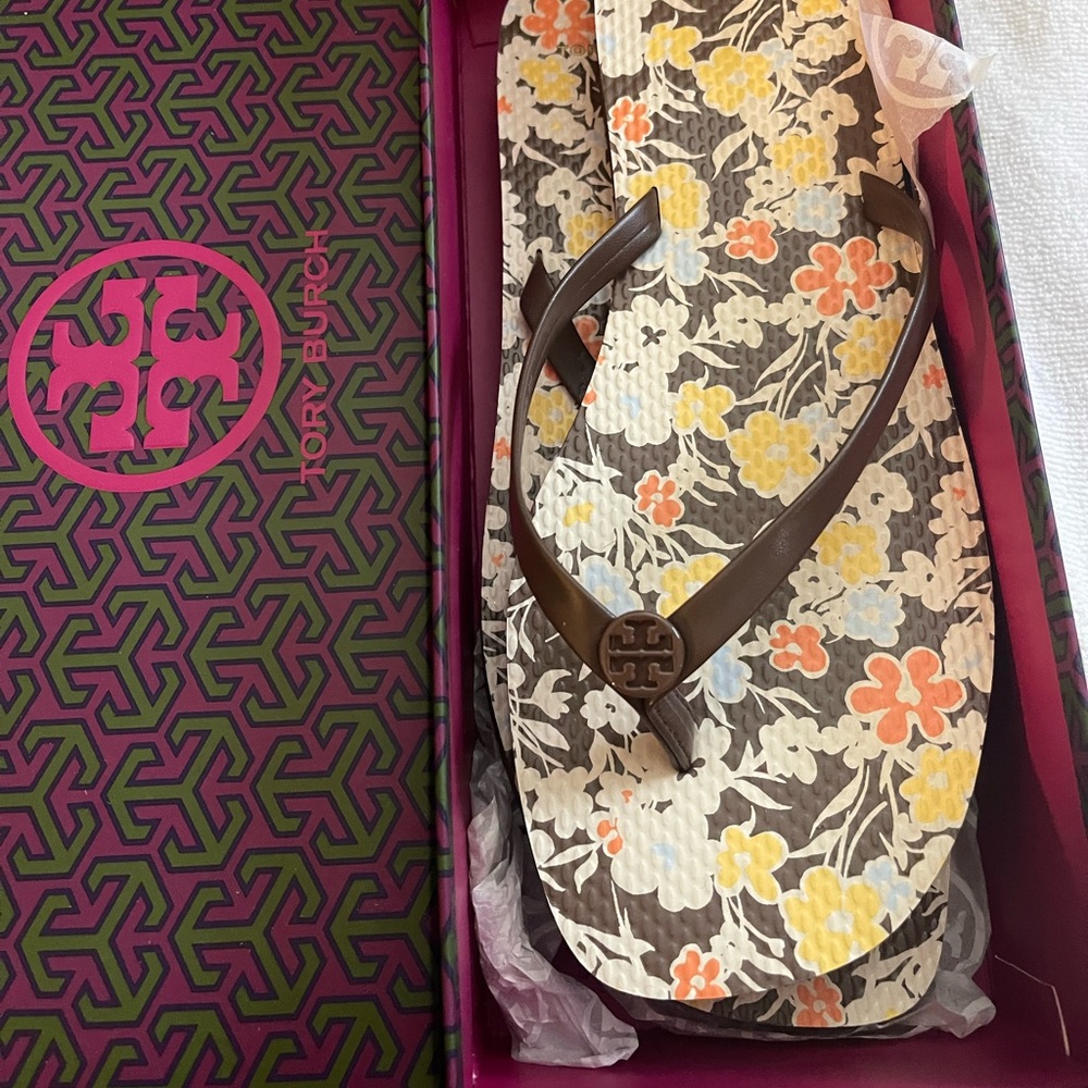 Tory Burch New in Box size 9